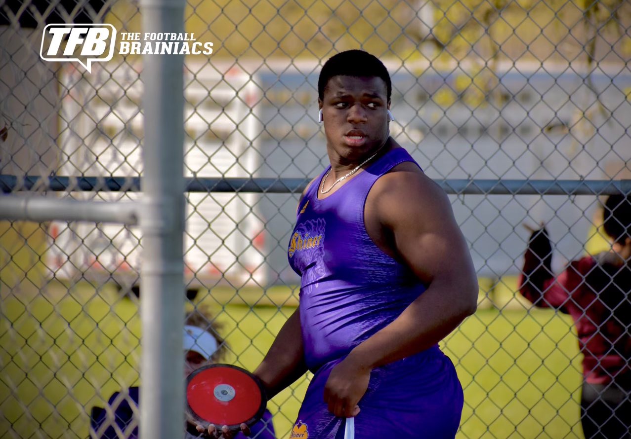 2022 Shiner DT Douglas Brooks in Contact with Texas The Football